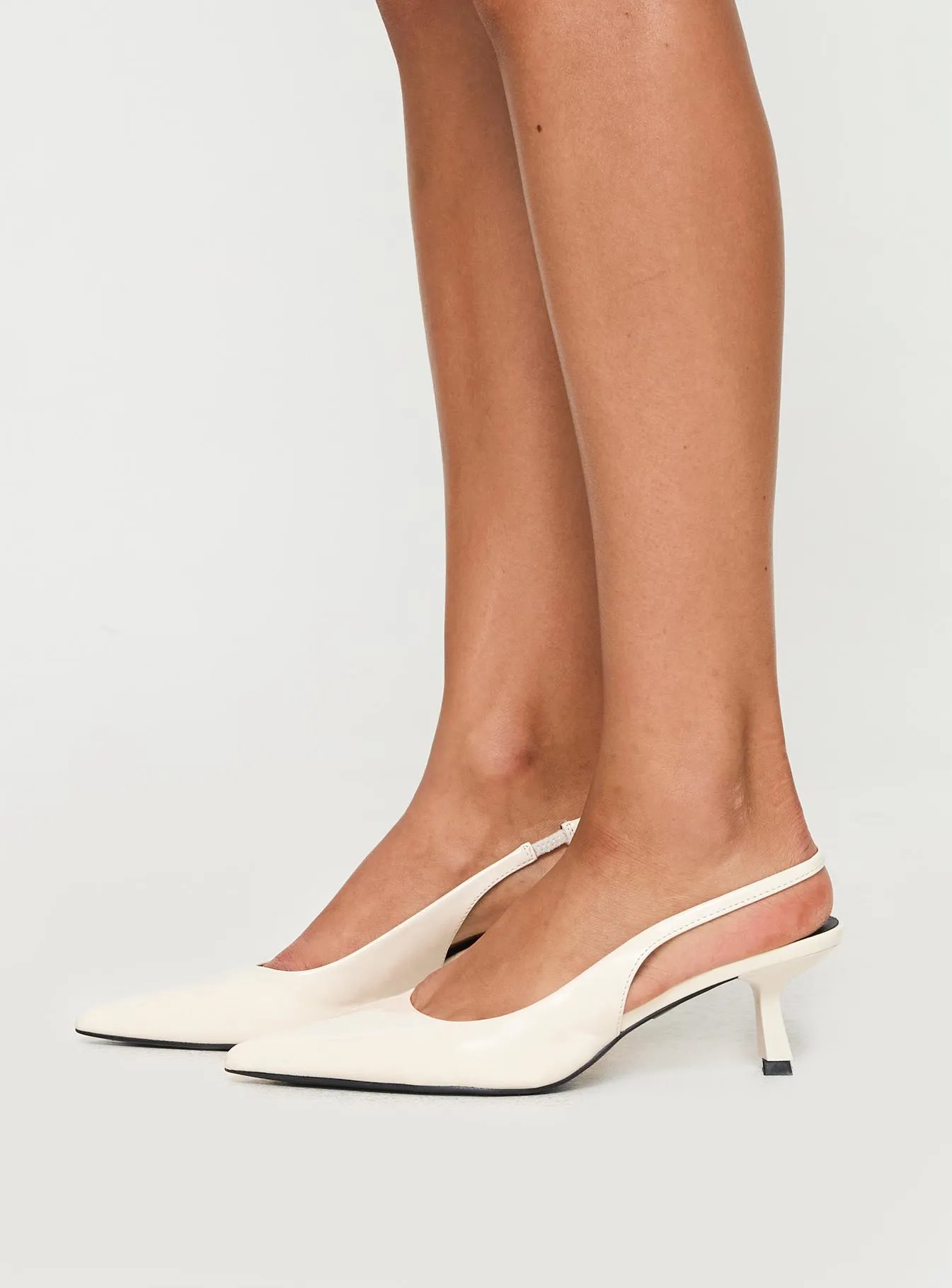 Billini Ayla Pointed Toe Heels Bone