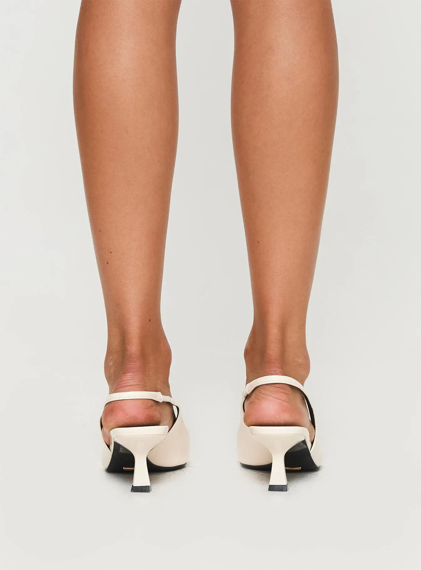 Billini Ayla Pointed Toe Heels Bone